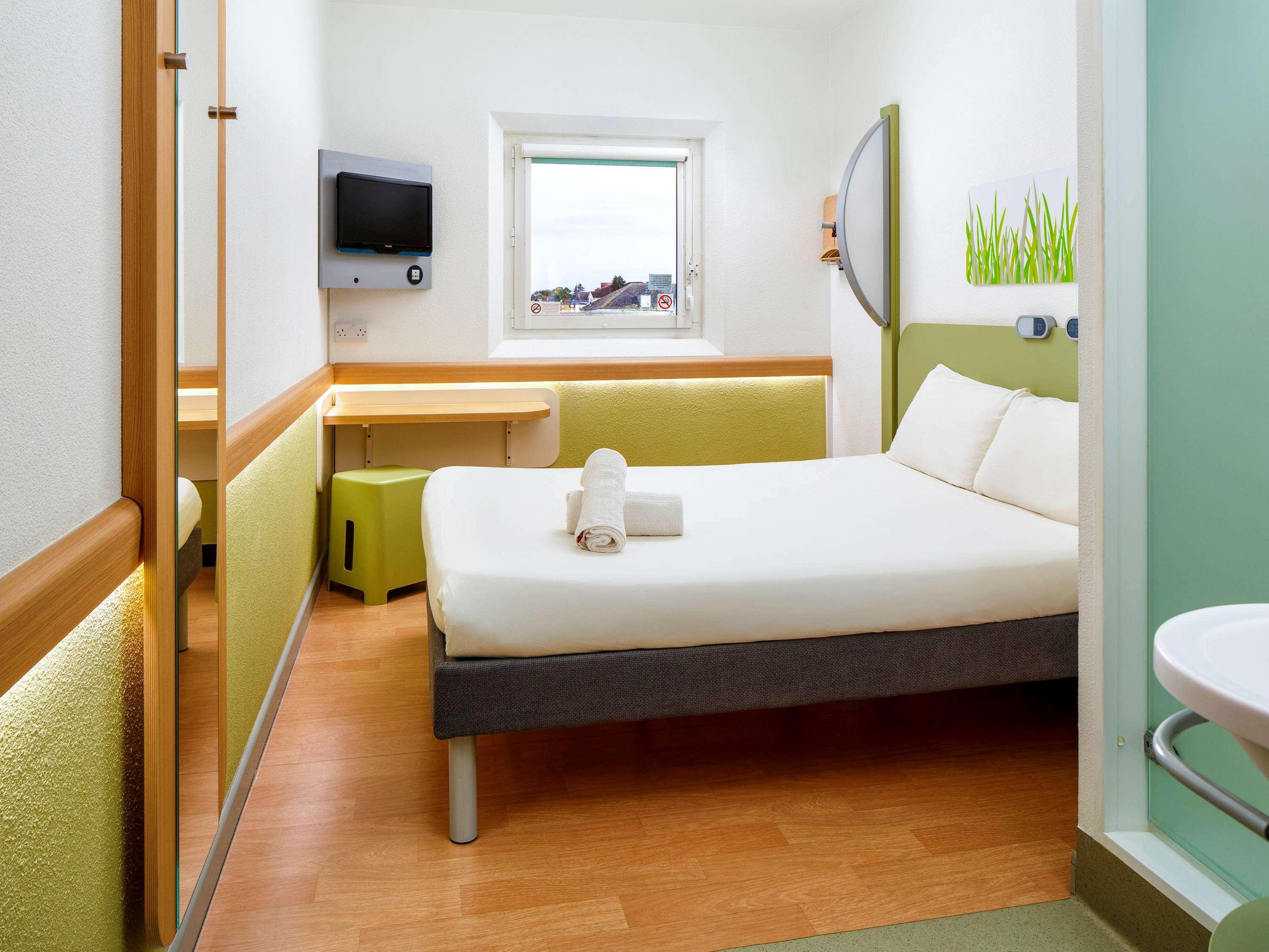 Ibis Budget Manchester Salford Quays Exterior photo