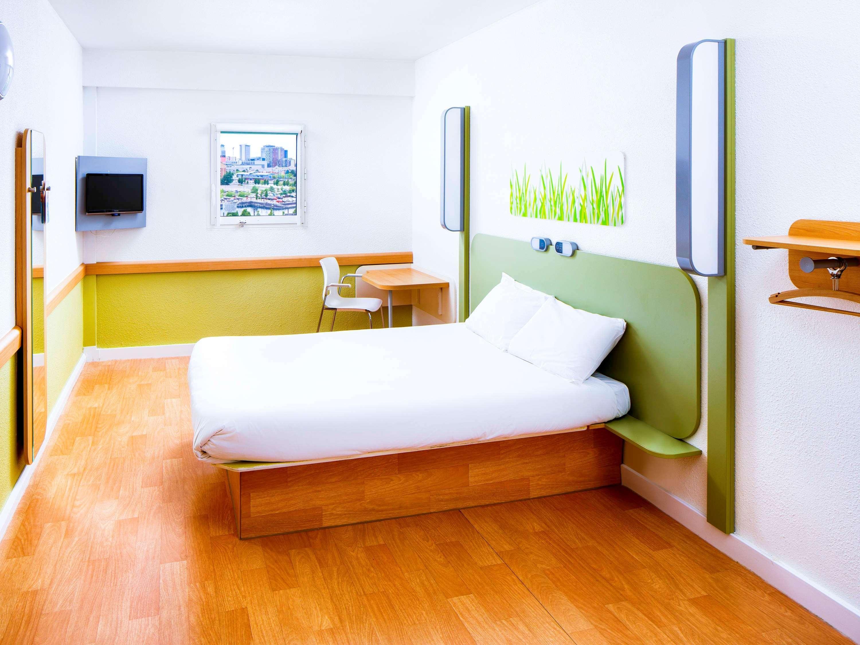 Ibis Budget Manchester Salford Quays Exterior photo