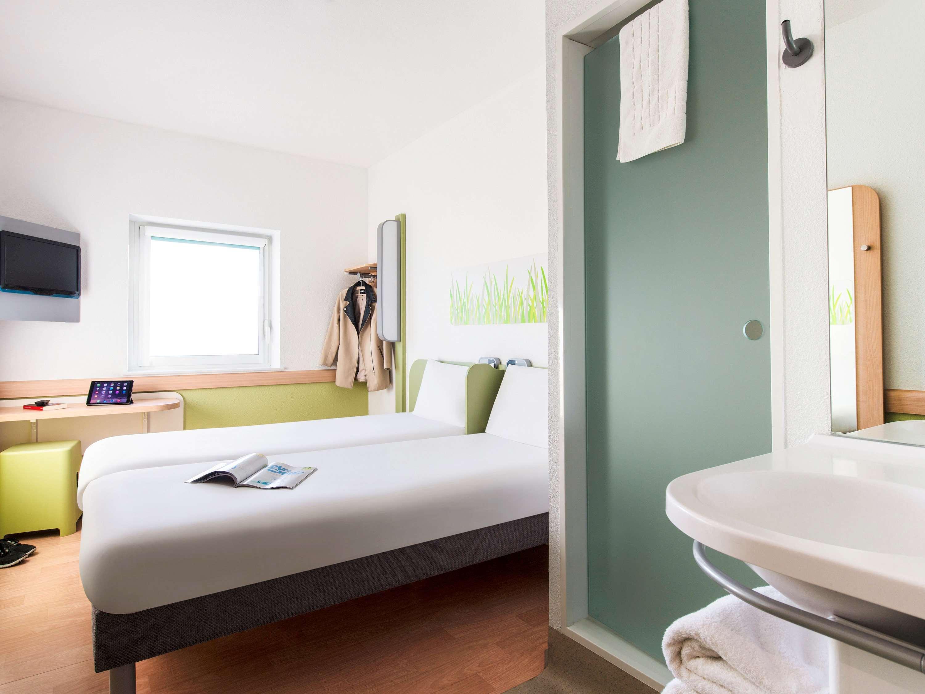 Ibis Budget Manchester Salford Quays Exterior photo