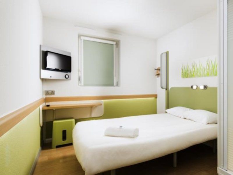 Ibis Budget Manchester Salford Quays Exterior photo